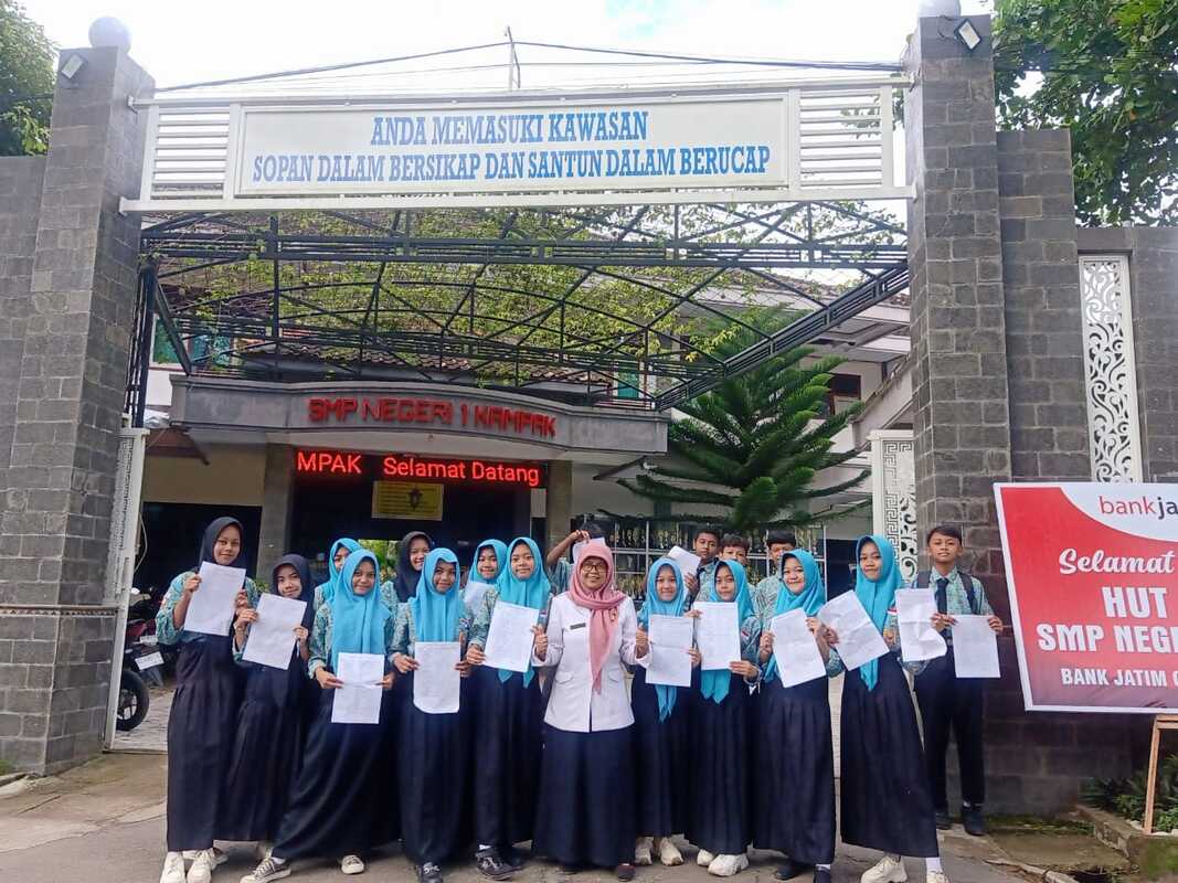 SMPN 1 Kampak Memanen Prestasi: Bukti Dedikasi di Lereng Pegunungan anggota1 orig