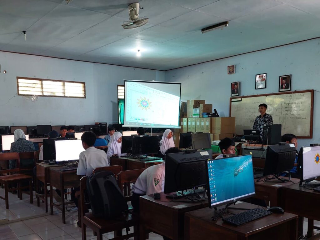 SMPN 1 Kampak Memanen Prestasi: Bukti Dedikasi di Lereng Pegunungan desain1